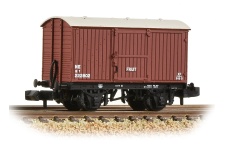 bachmann-graham-farish-377-987-lner-12t-fruit-van-planked-ends-lner_bauxite-n-gauge