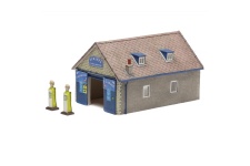 bachmann-44-0156-oo-scale-goathland-garage-1