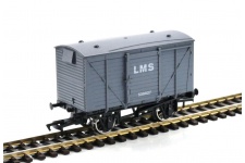 Dapol 4F-011-009 Ventilated Van LMS 538827 Front Left