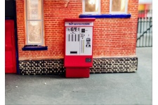Pack of two 1:76 scale model ticket machines add scenic detail to OO scale model railway platforms