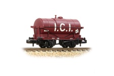 graham-farish-373-682a-14t-tank-wagon-ici-maroon-n-gauge