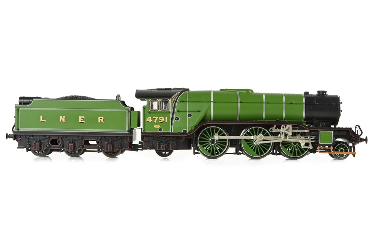Bachmann Branchline 35-200 OO Gauge NER V2 4791 LNER Lined Green side view