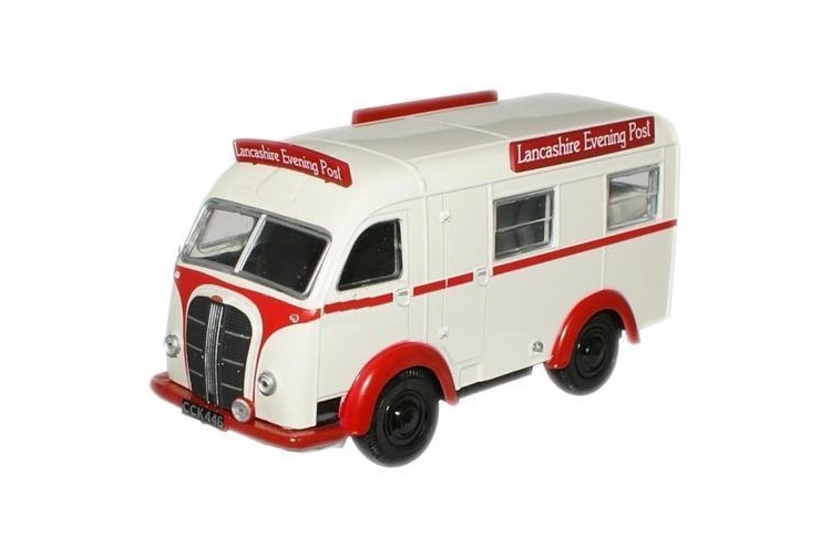 OXFORD DIECAST 76AK001 AUSTIN K8 THREEWAY VAN LANCASHIRE EVENING POST