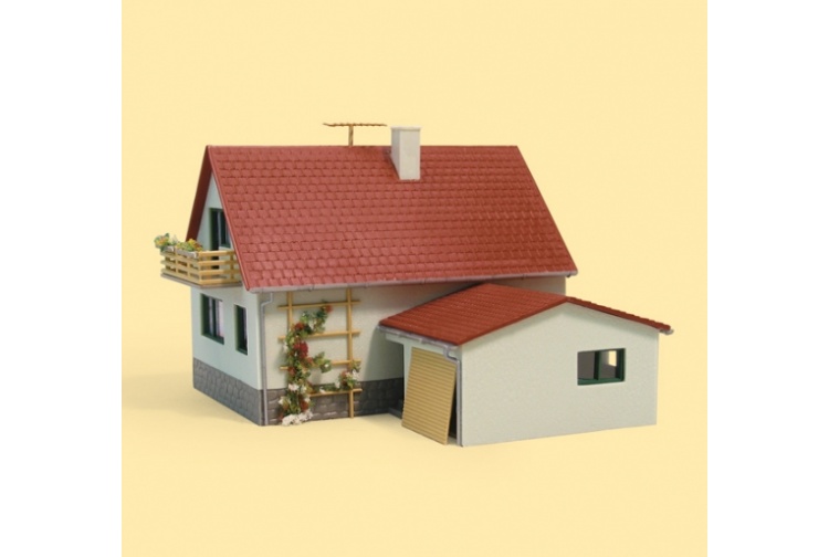 Auhagen 12222 1:100 House With Garage Left