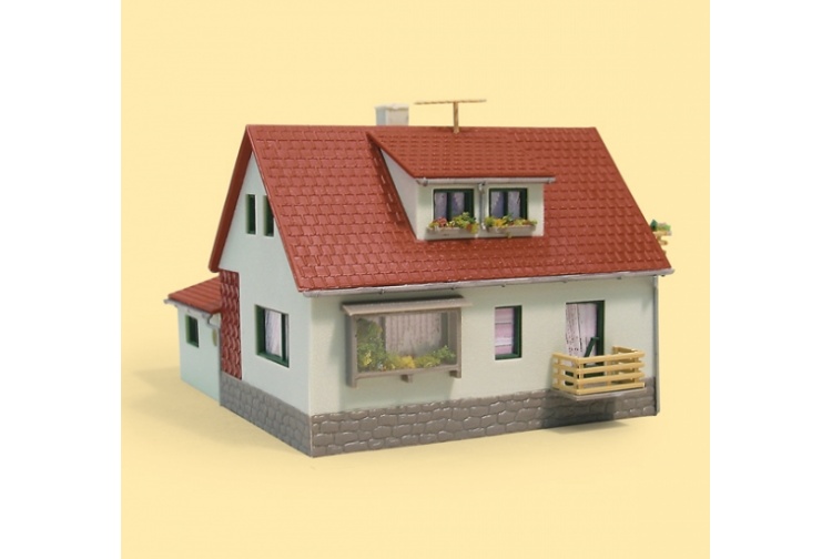 Auhagen 12222 1:100 House With Garage Right