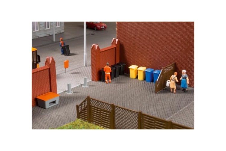 Auhagen 41649 Waste Bins With Accessories