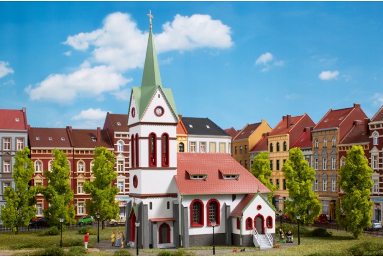 Auhagen 11370 Small Town Church Kit For HO/OO Gauge Model Railways pic2