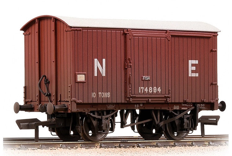 Bachmann 38-575B LNER 10T Fish Van LNER Bauxite Weathered