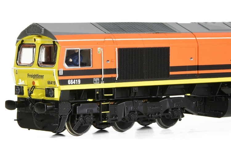Bachmann Branchline 32-739 Class 66/4 66419 Freightliner G&W Front Left