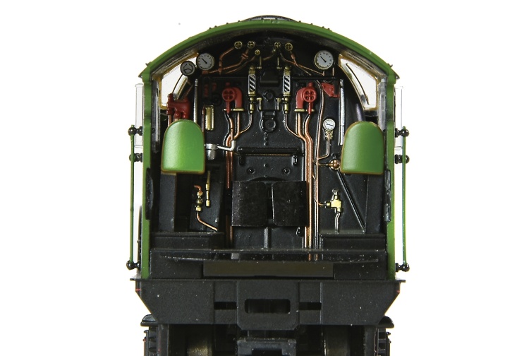 Bachmann Branchline 35-200 OO Gauge NER V2 4791 LNER Lined Green cab detail