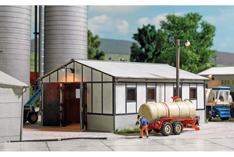 Busch 1910 Shed Marienberg HO/OO Gauge Plastic Kit Closeup