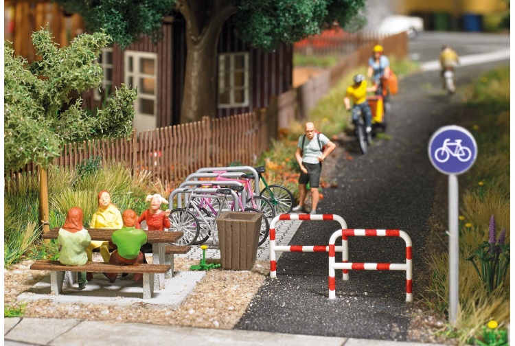 Busch 7095 Cycle Path Accessories Example Layout