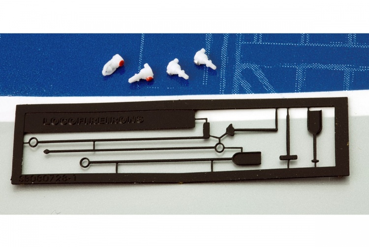 Dapol 2A-001-001 Set Of Etched Fire Irons And 4 Plastic Lamps