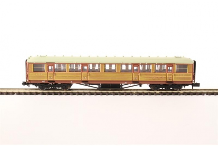 dapol-2p-011-009-gresley-lner-teak-3rd-class-coach-60655-picture-3