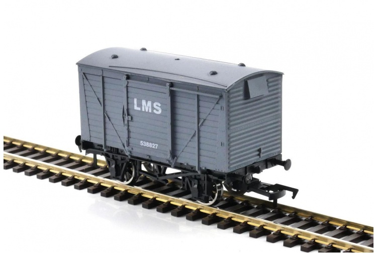 Dapol 4F-011-009 Ventilated Van LMS 538827 Rear Left