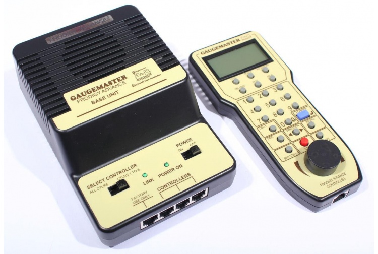 Gaugemaster DCC02 Prodigy Advance2 Starter Package Base And Handheld Units