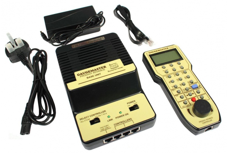 Gaugemaster DCC02 Prodigy Advance2 Starter Package Contents