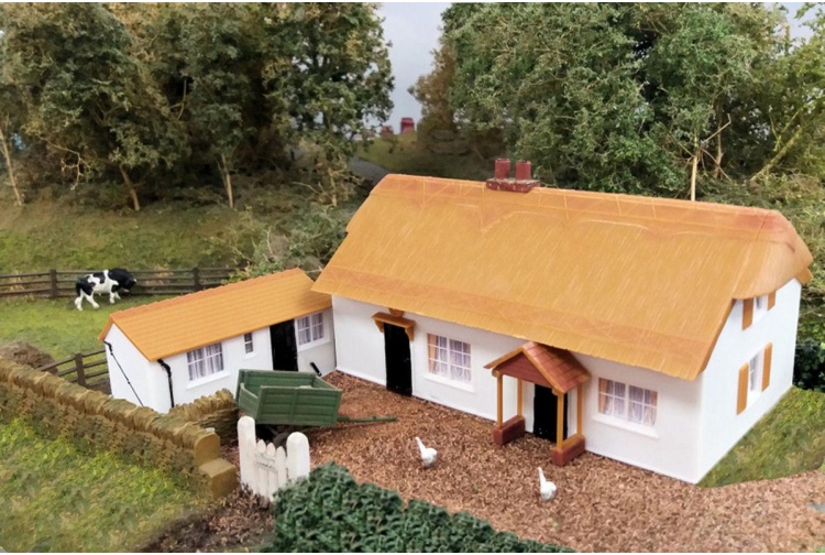 Gaugemaster GM411 Fordhampton Farmhouse Holiday Cottage Plastic Kit In Situ