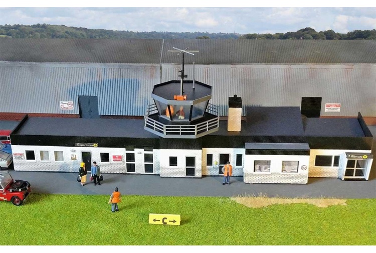 Gaugemaster GM444 Fordhampton Airfield Terminal OO Scale Plastic Kit