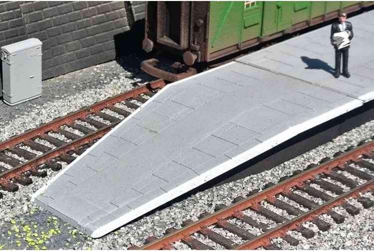Gaugemaster GM457 Tapered Station Platform Ramps (Pack of 2) OO Gauge Plastic Kit