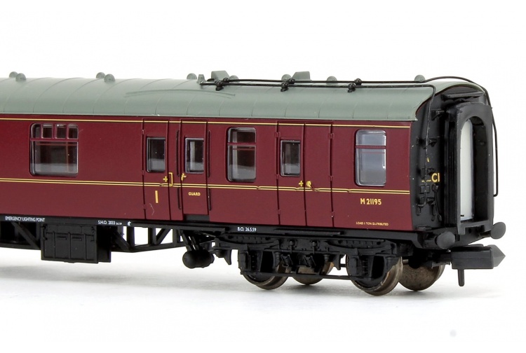 Graham Farish 374-084B BR Mk1 BCK Brake Composite Corridor BR Maroon Closeup