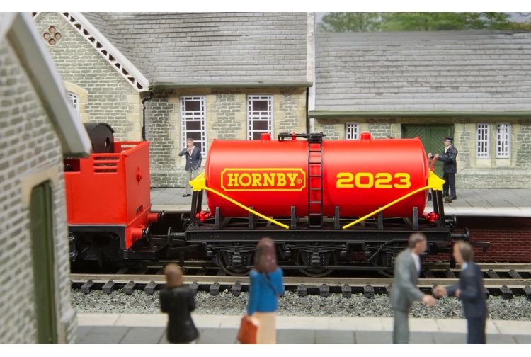 hornby-r60084-2023-wagon-6-wheel-tanker-3