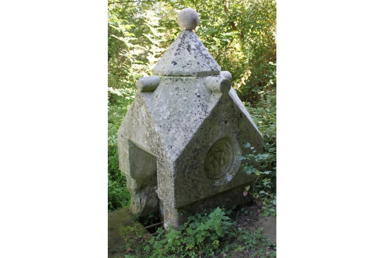 Hornby Skaledale R7298 Village Pump Real Life