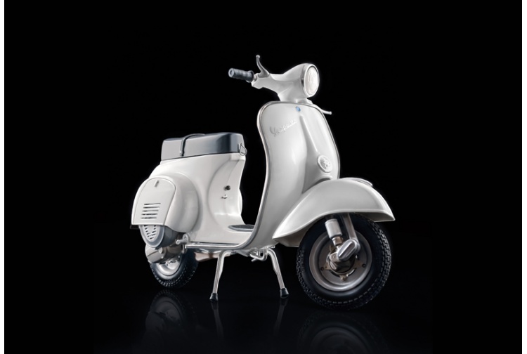 Italeri 4633 Vespa 125 Primavera Front Right