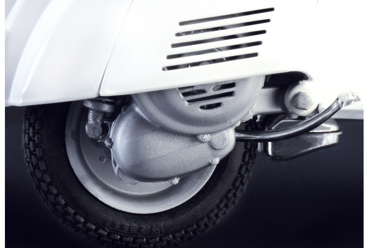 Italeri 4633 Vespa 125 Primavera Rear Wheel