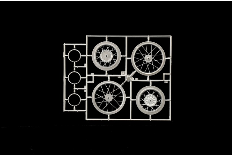 Italeri 4641 B.M.W. R80 G/S 1000 Paris Dakar 1985 Parts 7