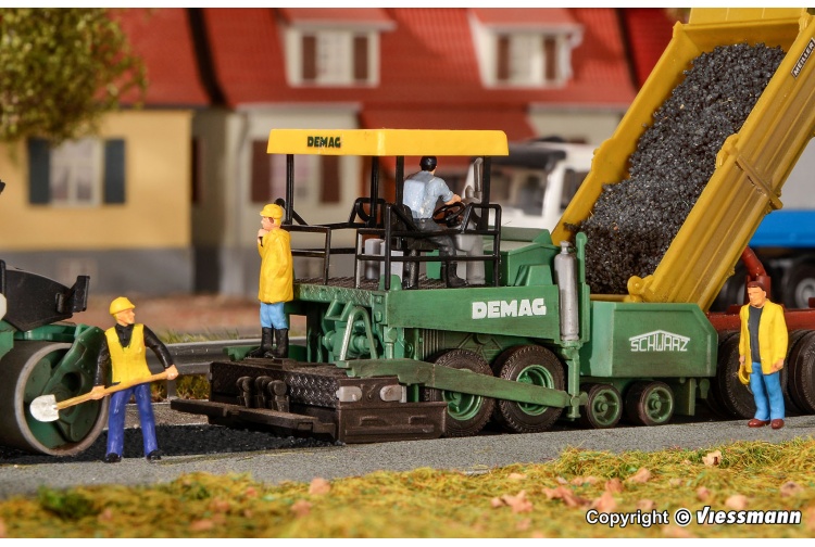 Kibri 11658 Asphalt Paving Machine HO/OO Gauge Plastic Kit