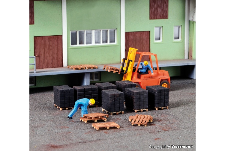 Kibri 38149 Freight Loads & Pallets HO/OO Scale Plastic Kit