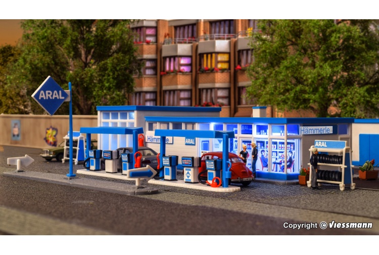 Kibri 38541 Aral Petrol Station kit pic 3