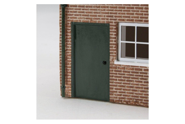 hornby-r9861-skaledale-the-fish-and-chip-shop-back-door