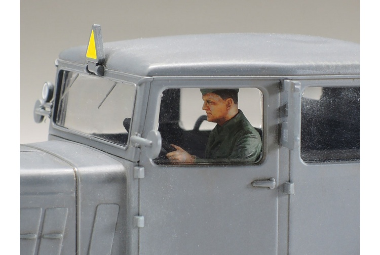 Tamiya 32593 German Heavy Tractor SS-100 Driver