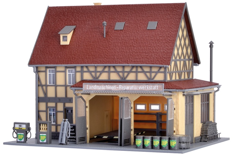 Vollmer 43682 Automotive Service Station With LED Lighting Front