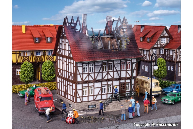 Vollmer 43728 Burning House Example Layout Day