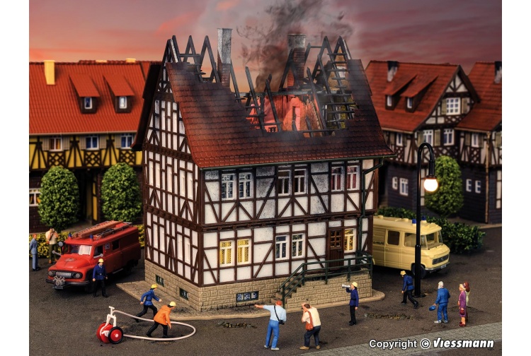 Vollmer 43728 Burning House Example Layout Night