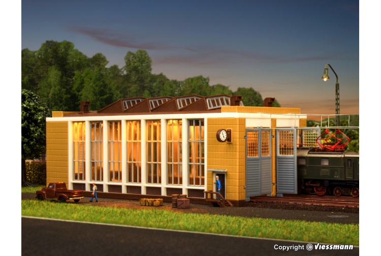 Vollmer 47605 Electric Locomotive Shed With Automatic Door Lock Mechanism Double Track Example Layout Night