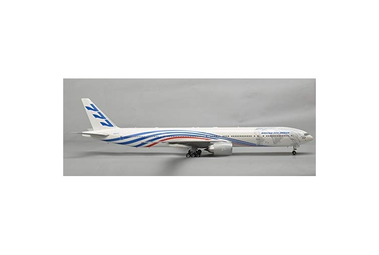 zvezda-7012-civil-airliner-boeing-777-300er-right-side
